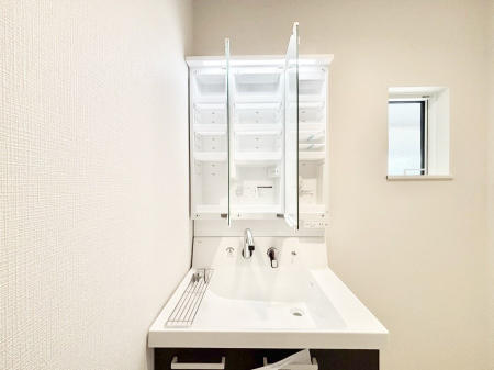 ���̑����ρ@�O�ʋ��̗��ɁA���ϕi��q���p�i�Ȃǂ����[�\�B���ʑ����������ƕۂ��܂��I