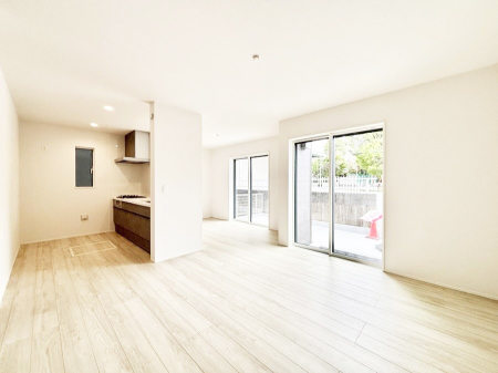 ���r���O�@�傫�ȑ����炽���Ղ�̗z���ƕ����������郊�r���O