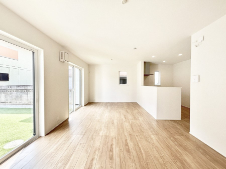 ���r���O�@���Ƒ��̓��₩�Șb�����ŕ�܂�閾�邢���r���O