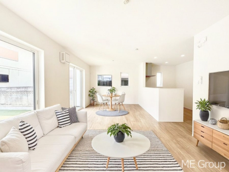 ���r���O�@�Ƒ��̘a�₩�ȉ�b���������Ă������B�J�����̂��郊�r���O�ł��B���Ƌ��CG�ł�  