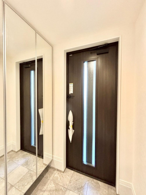 ���ց@�K���X�X���b�g�̓��������փh�A�������Ɍ���͂��Ă���܂�