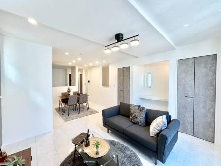 ���r���O�@���₩�ȗz���܂�ɕ�܂��A���S�n�̗ǂ����r���O�ŉƑ��c���I