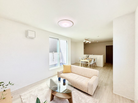 ���r���O�@���Ƒ��̓��₩�Șb�����ŕ�܂�閾�邢���r���O�@