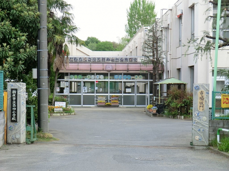 ���ӊ��@���w�Z 1800m �V���s����l���w�Z