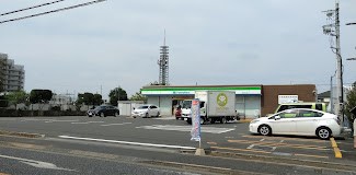 ���ӊ��@�R���r�j 320m �t�@�~���[�}�[�g �c���ŋv�ۓX