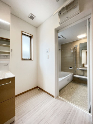 ���̑��@�L�X�Ƃ�Ƃ�̂��郉���h���[�X�y�[�X�B  