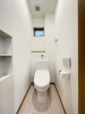 �g�C���@�g�C����1�K��2�K���ꂼ��ɔz�u����Ă��ĂƂĂ��֗��ł��B 