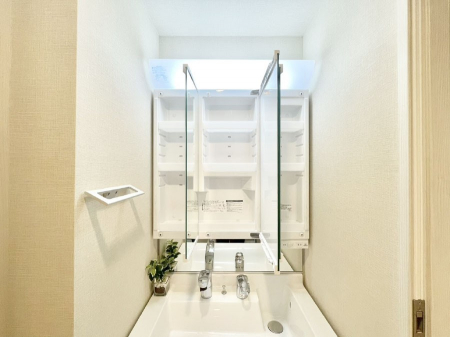 ���̑����ρ@�O�ʋ��̗��ɁA���ϕi��q���p�i�Ȃǂ����[�\�B���ʑ����������ƕۂ��܂��I