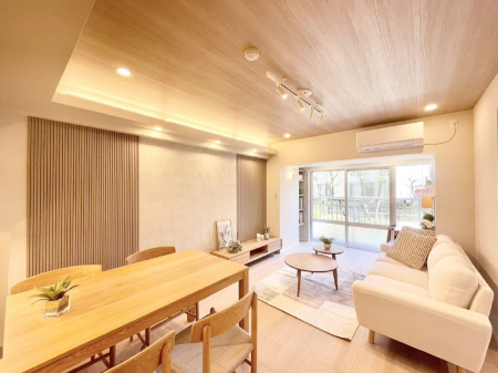 ���r���O�@�傫�ȑ����炽���Ղ�̗z���ƕ����������郊�r���O  