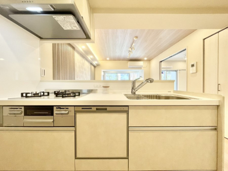 �L�b�`���@���������Ȃ���ł����Ƒ��Ƃ̉�b���y���߂�ΖʃL�b�`��