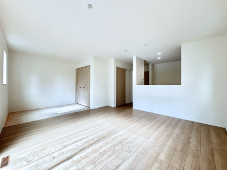 ���̑����ρ@�Ƒ��̏Ί炪���R�Ɛ��܂�Ă���A����ȕ��͋C�̃_�C�j���O�Ɏd�オ���Ă��܂��B