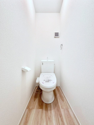 �g�C���@�g�C����1�K��2�K���ꂼ��ɔz�u����Ă��ĂƂĂ��֗��ł��B 