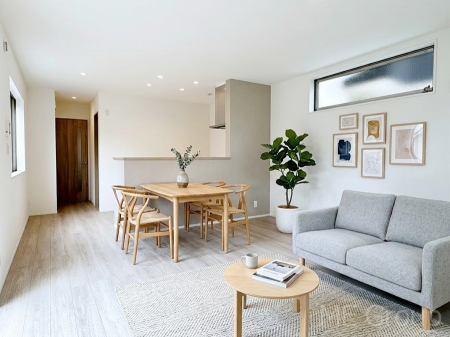 ���r���O�@�Ƒ��̘a�₩�ȉ�b���������Ă������B�J�����̂��郊�r���O�ł��B���Ƌ��CG�ł�  