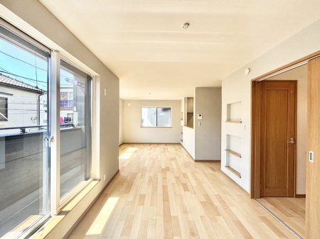 ���r���O�@���邢�z���������A�����̕��͋C�ɖ�������郊�r���O�E�_�C�j���O�B 