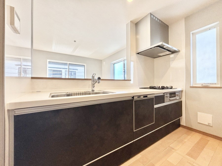 �L�b�`���@���������Ȃ���ł����Ƒ��Ƃ̉�b���y���߂�ΖʃL�b�`��