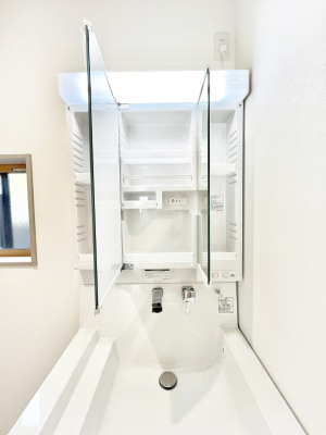 ���̑����ρ@�O�ʋ��̗��ɁA���ϕi��q���p�i�Ȃǂ����[�\�B���ʑ����������ƕۂ��܂��I