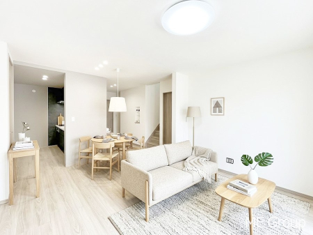 ���r���O�@�Ƒ��̘a�₩�ȉ�b���������Ă������B�J�����̂��郊�r���O�ł��B���Ƌ��CG�ł�  