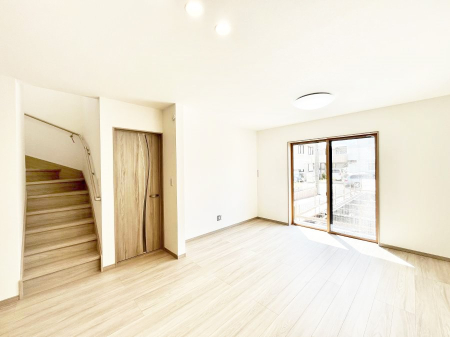 ���r���O�@�傫�ȑ����炽���Ղ�̗z���ƕ����������郊�r���O