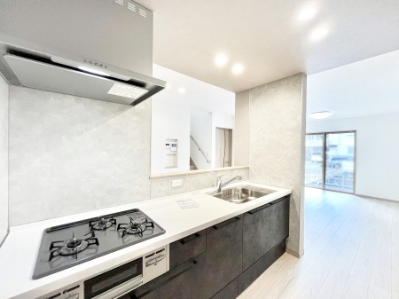 �L�b�`���@���������Ȃ���ł����Ƒ��Ƃ̉�b���y���߂�ΖʃL�b�`��