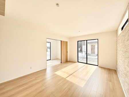 ���r���O�@���邢�z���������A�����̕��͋C�ɖ�������郊�r���O�E�_�C�j���O�B 