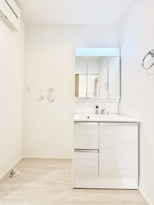 ���ʑ�E���ʏ��@�O�ʋ��̗��ɁA���ϕi��q���p�i�Ȃǂ����[�\�B���ʑ����������ƕۂ��܂��I  