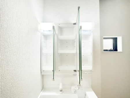 ���̑����ρ@�O�ʋ��̗��ɁA���ϕi��q���p�i�Ȃǂ����[�\�B���ʑ����������ƕۂ��܂��I