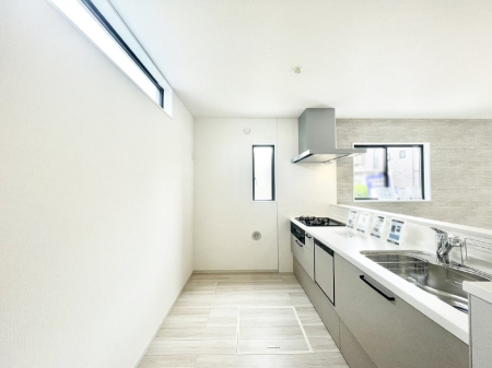 �L�b�`���@�u�₩�ȕ����ʂ蔲����L�b�`���B��������̂Ŗ��邭���C�ɂ��𗧂��܂��B