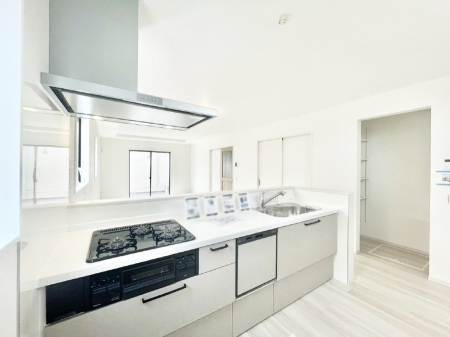 �L�b�`���@�J�E���^�[�z���ɂ��b�������Ȃ��疈���̂������������Ɗy����