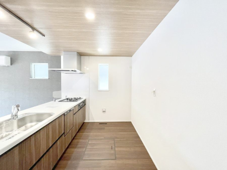 �L�b�`���@�u�₩�ȕ����ʂ蔲����L�b�`���B��������̂Ŗ��邭���C�ɂ��𗧂��܂��B