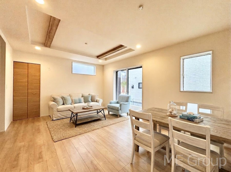 ���r���O�@�傫�ȑ����炽���Ղ�̗z���ƕ����������郊�r���O�@���Ƌ��CG�ł�  