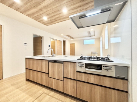 �L�b�`���@���������Ȃ���ł����Ƒ��Ƃ̉�b���y���߂�ΖʃL�b�`��