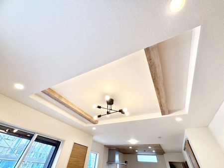 ���̑����ρ@�܏�V��͗��̓I�ȉ��s��������̂ŁA�J���I�ȋ�Ԃ����o�ł��܂��B  