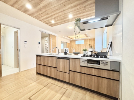 �L�b�`���@���������Ȃ���ł����Ƒ��Ƃ̉�b���y���߂�ΖʃL�b�`��