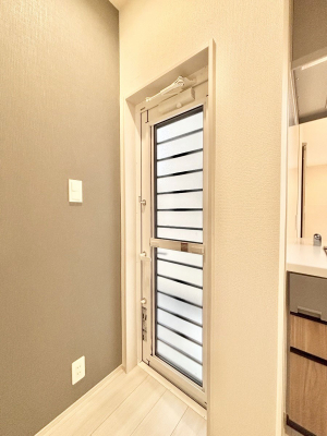 ���̑����ρ@���C���̌��ɂ����ꂵ�������