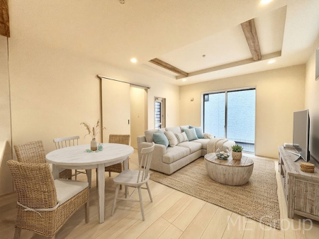 ���r���O�@�傫�ȑ����炽���Ղ�̗z���ƕ����������郊�r���O�@���Ƌ��CG�ł�  