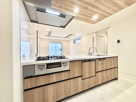 �L�b�`���@���������Ȃ���ł����Ƒ��Ƃ̉�b���y���߂�ΖʃL�b�`��