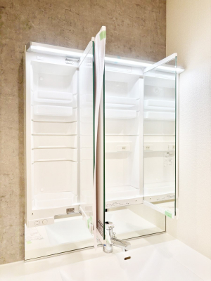 ���̑����ρ@�O�ʋ��̗��ɁA���ϕi��q���p�i�Ȃǂ����[�\�B���ʑ����������ƕۂ��܂��I