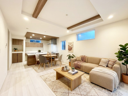 ���r���O�@�������������͋C�̂k�c�j�͉Ƒ��݂�Ȃ̉��K��ԁ��Ƌ��CG�ł�