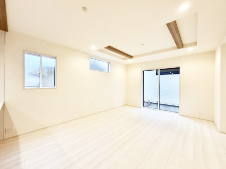 ���r���O�@�傫�ȑ����炽���Ղ�̗z���ƕ����������郊�r���O