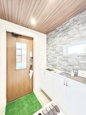 ���ց@�㎿�ȋ�Ԃł��o�}���I�V��ɂ͖ؖڒ��̌��V�ނ��g�p�����A�N�Z���g�N���X���g�p�B