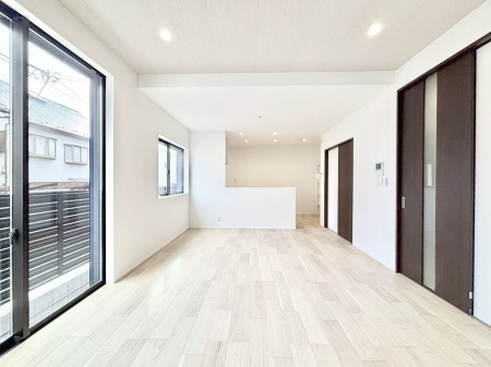 ���r���O�@���邢�z���������A�����̕��͋C�ɖ�������郊�r���O�E�_�C�j���O�B 