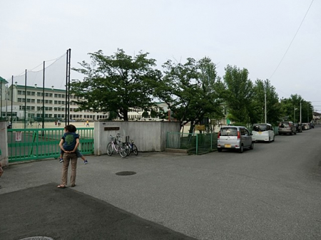 ���ӊ��@���w�Z 300m �t�����s�����㏬�w�Z