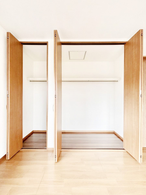 ���[�@��������ߗނ�ו��Ȃǂ̎��[�ɕ֗��ȃN���[�[�b�g�t���ł��B