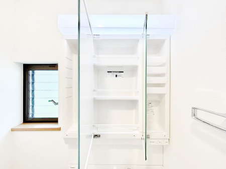 ���̑����ρ@�O�ʋ��̗��ɁA���ϕi��q���p�i�Ȃǂ����[�\�B���ʑ����������ƕۂ��܂��I