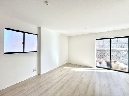 ���r���O�@���邢�z���������A�����̕��͋C�ɖ�������郊�r���O�E�_�C�j���O�B 