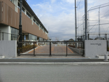 ���ӊ��@���w�Z 1300m �a���s�����V�q���w�Z