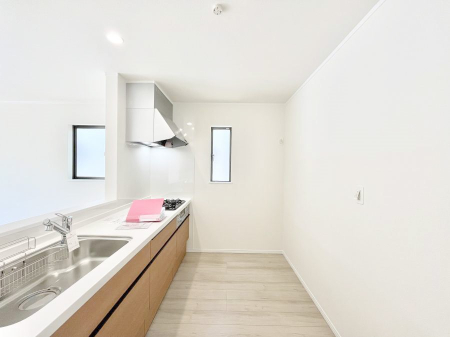 �L�b�`���@�u�₩�ȕ����ʂ蔲����L�b�`���B��������̂Ŗ��邭���C�ɂ��𗧂��܂��B