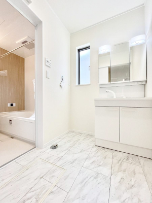 ���̑��@�L�X�Ƃ�Ƃ�̂��郉���h���[�X�y�[�X�B  