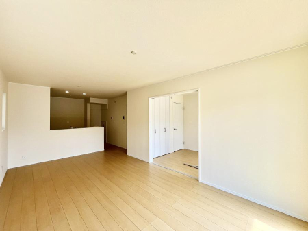 ���r���O�@���邢�z���������A�����̕��͋C�ɖ�������郊�r���O�E�_�C�j���O�B 