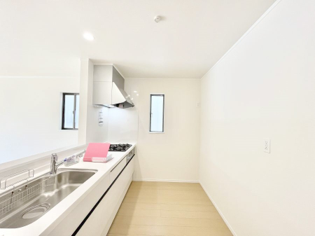 �L�b�`���@�u�₩�ȕ����ʂ蔲����L�b�`���B��������̂Ŗ��邭���C�ɂ��𗧂��܂��B